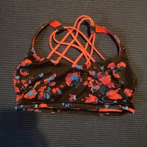 Lululemon free too be wild bra